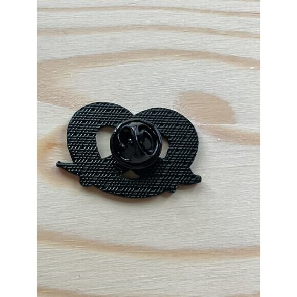 Pretzel Heart Wiener Dog Dachshund Puppy Enamel Pin - Picture 3 of 3